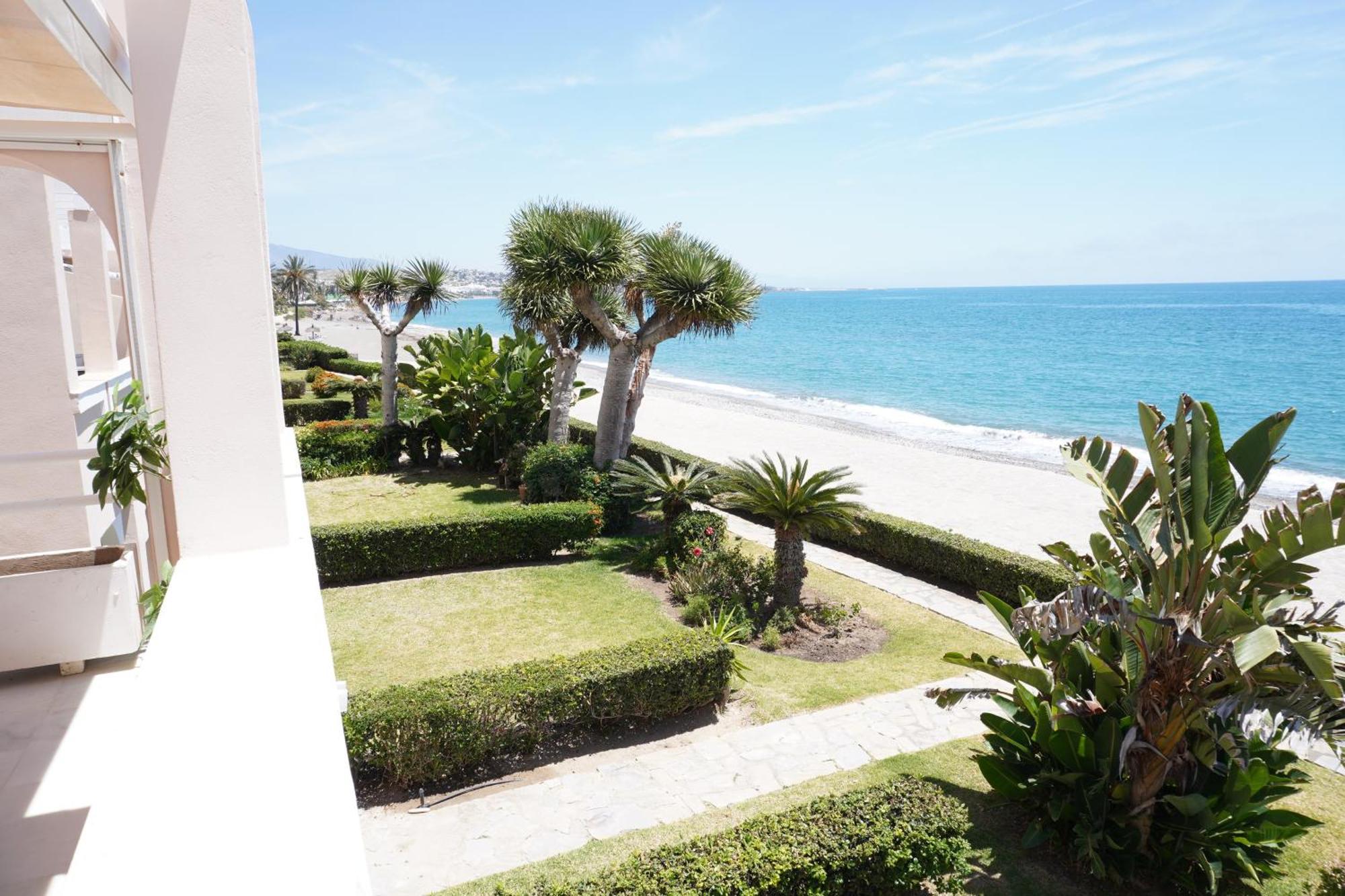 Beach View Playa Del Moral เอสเตโปนา ภายนอก รูปภาพ