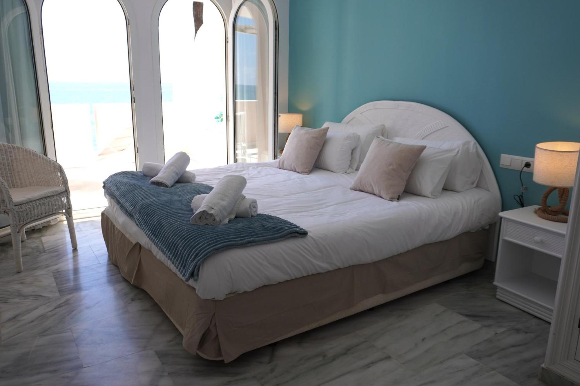 Beach View Playa Del Moral เอสเตโปนา ภายนอก รูปภาพ