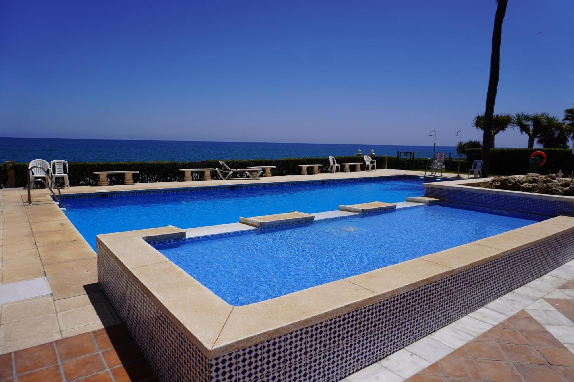 Beach View Playa Del Moral เอสเตโปนา ภายนอก รูปภาพ